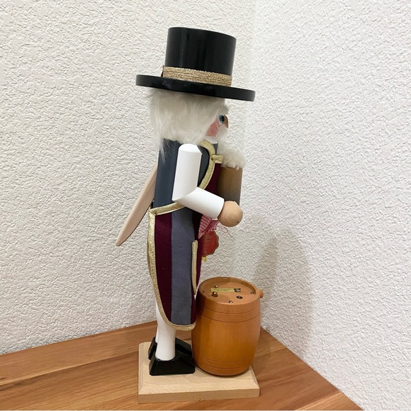 STEINBACH Volkskunst Germany  Brewmaster 17” Nutcracker Music Box MISSING CRATE - Picture 6 of 16